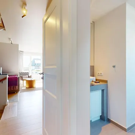 Beachhouse 7 *